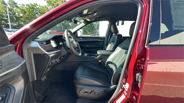 new 2025 Jeep Grand Cherokee car, priced at $47,453