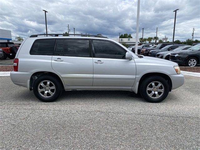 used 2005 Toyota Highlander car, priced at $5,616