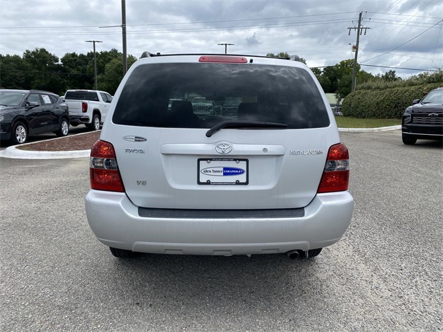 used 2005 Toyota Highlander car, priced at $5,616