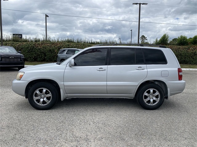 used 2005 Toyota Highlander car, priced at $5,616