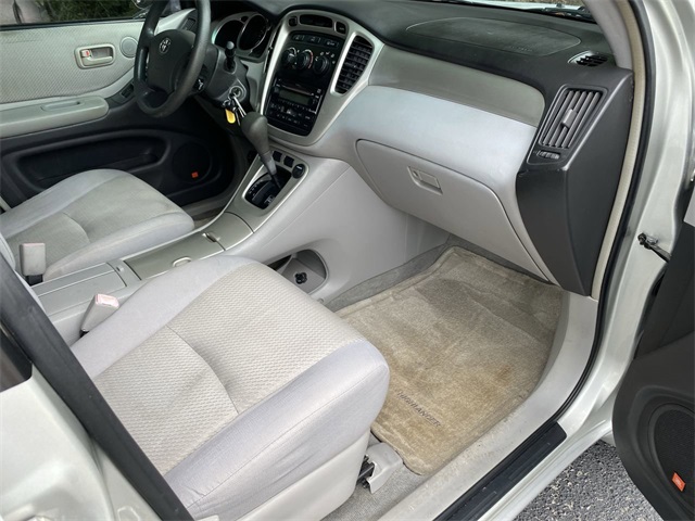 used 2005 Toyota Highlander car, priced at $5,616