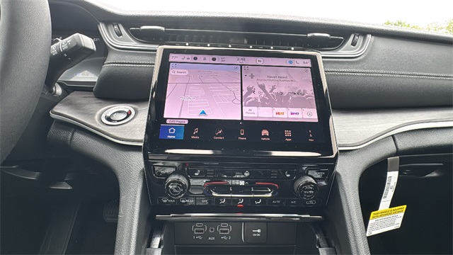 new 2025 Jeep Grand Cherokee car, priced at $46,275