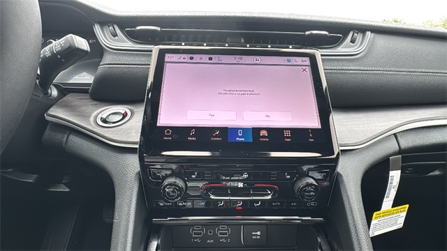new 2025 Jeep Grand Cherokee car, priced at $46,275