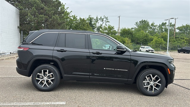 new 2025 Jeep Grand Cherokee car, priced at $46,275