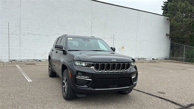 new 2025 Jeep Grand Cherokee car, priced at $46,275