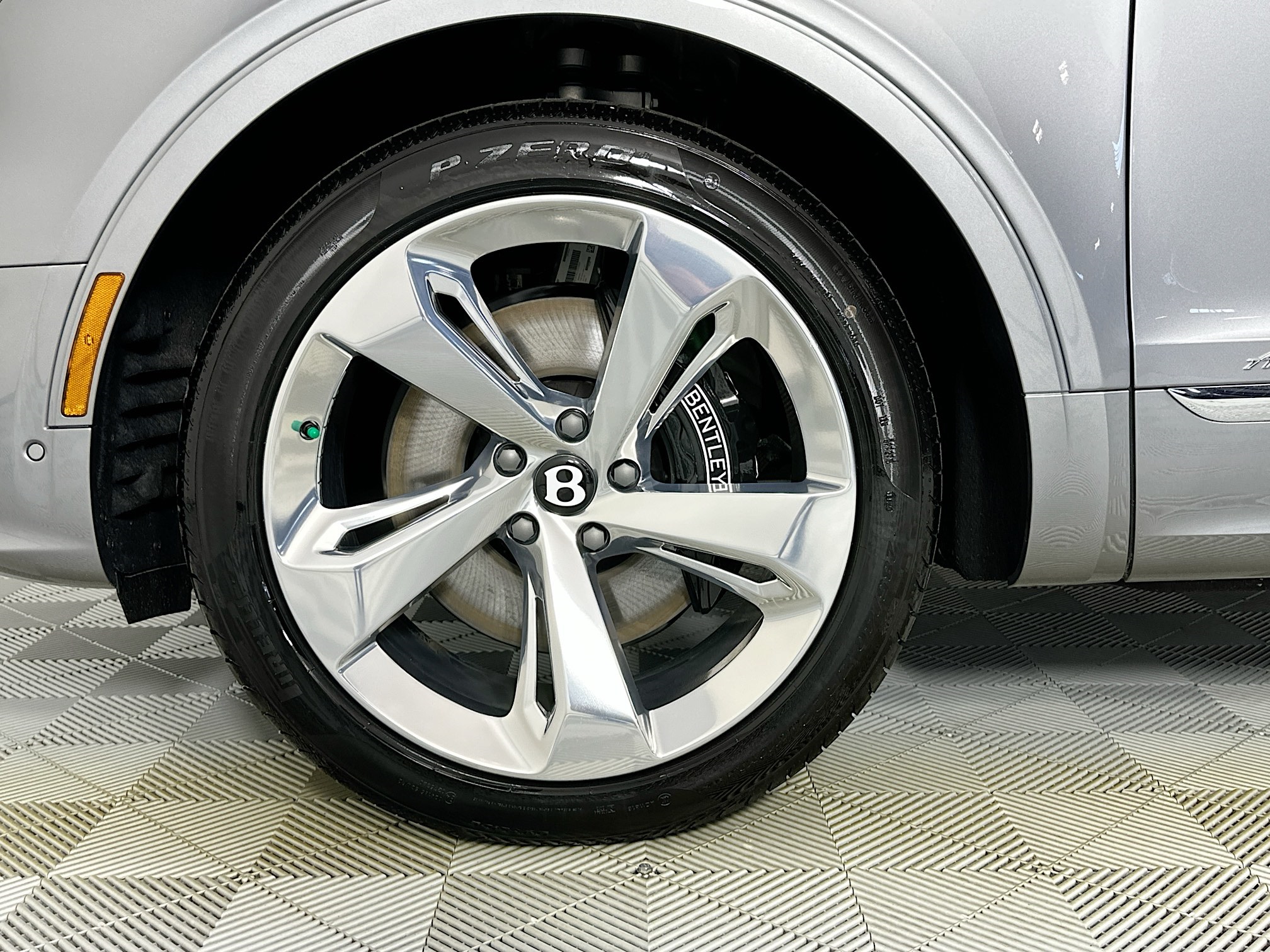 new 2025 Bentley Bentayga car