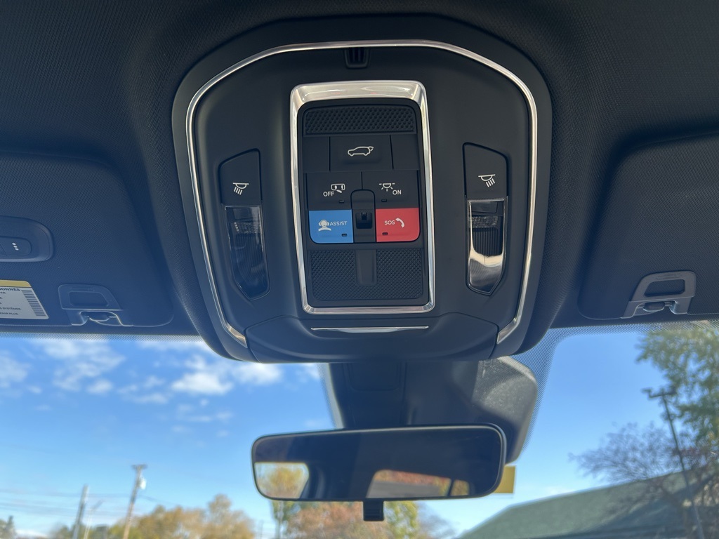 new 2025 Jeep Grand Cherokee car, priced at $46,240