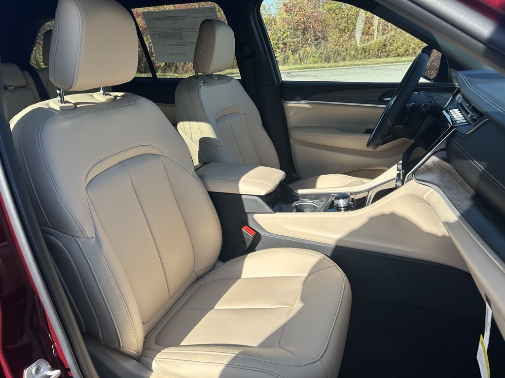 new 2025 Jeep Grand Cherokee car, priced at $46,240