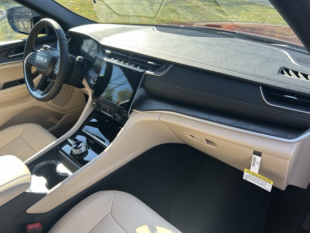 new 2025 Jeep Grand Cherokee car, priced at $46,240