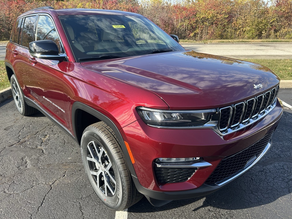 new 2025 Jeep Grand Cherokee car, priced at $46,240