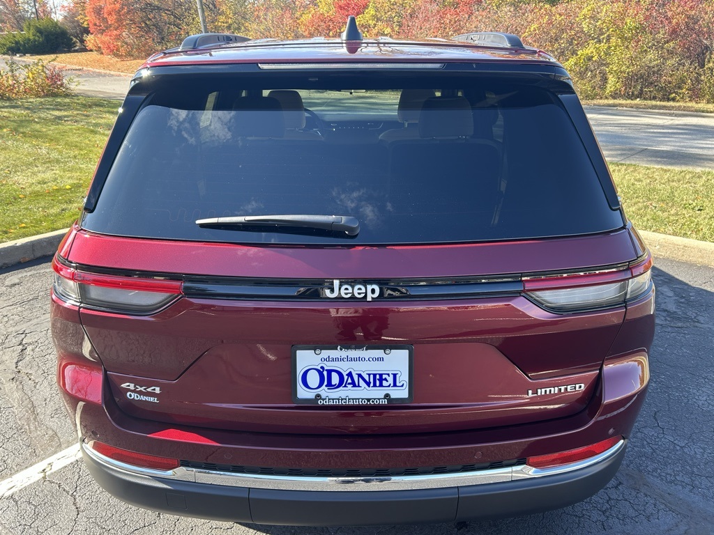 new 2025 Jeep Grand Cherokee car, priced at $46,240