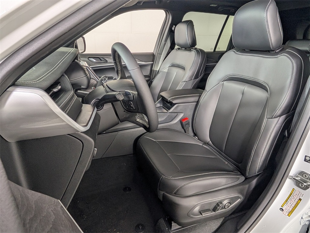 new 2025 Jeep Grand Cherokee car, priced at $36,601