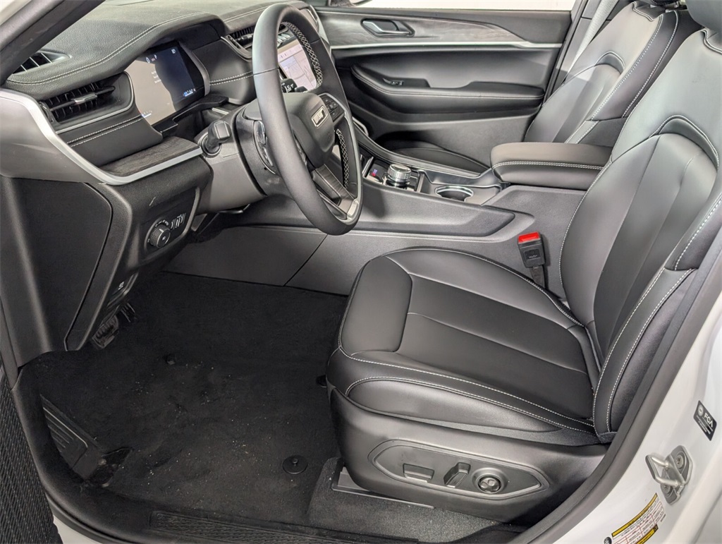 new 2025 Jeep Grand Cherokee car, priced at $36,601