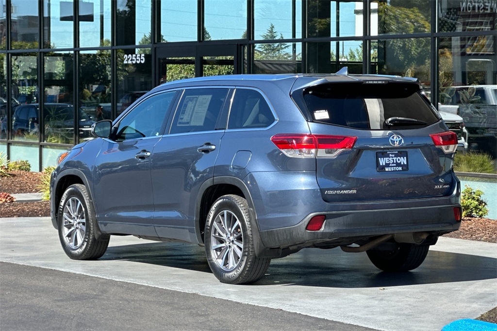 used 2017 Toyota Highlander car, priced at $22,921