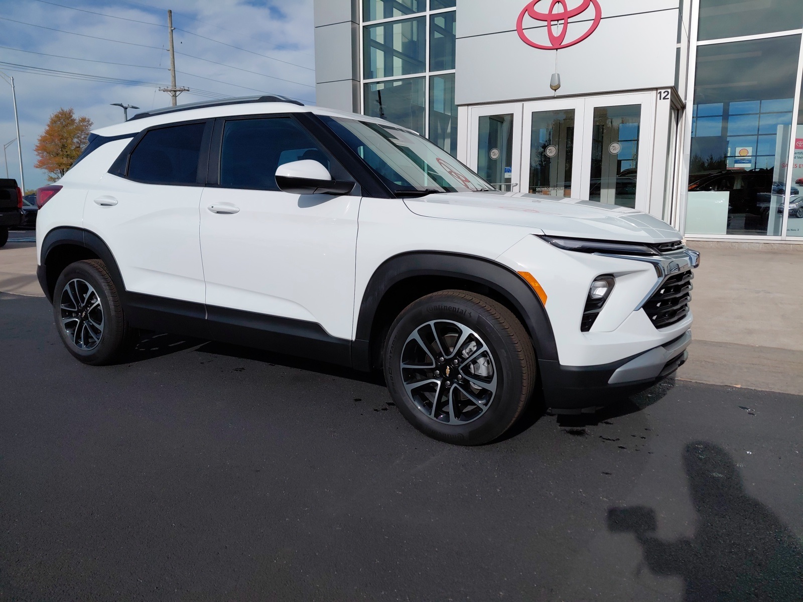 used 2025 Chevrolet TrailBlazer car, priced at $22,610