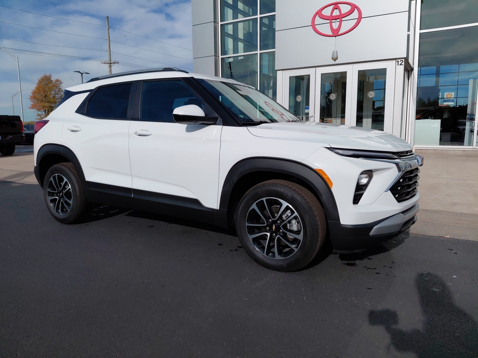 used 2025 Chevrolet TrailBlazer car, priced at $22,610