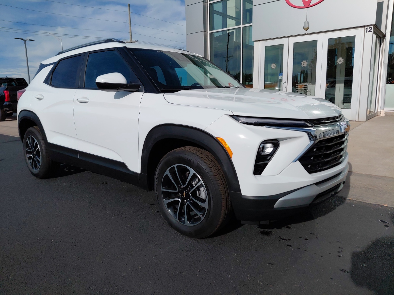 used 2025 Chevrolet TrailBlazer car, priced at $22,610