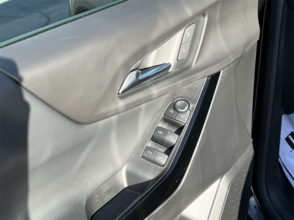used 2025 Chevrolet Equinox car, priced at $28,450