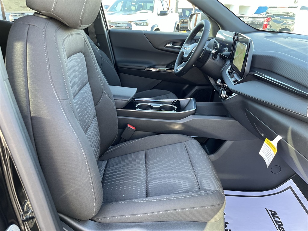 used 2025 Chevrolet Equinox car, priced at $28,450