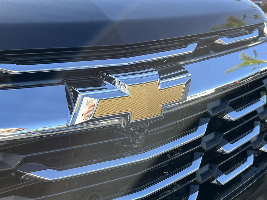 used 2025 Chevrolet Equinox car, priced at $28,450