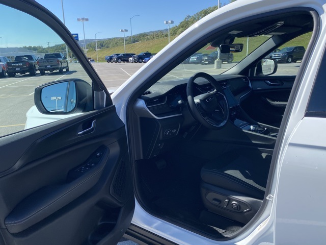 new 2025 Jeep Grand Cherokee car, priced at $34,343