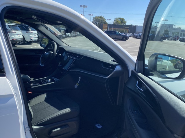 new 2025 Jeep Grand Cherokee car, priced at $34,343