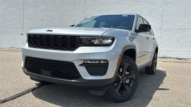 new 2025 Jeep Grand Cherokee car, priced at $48,340
