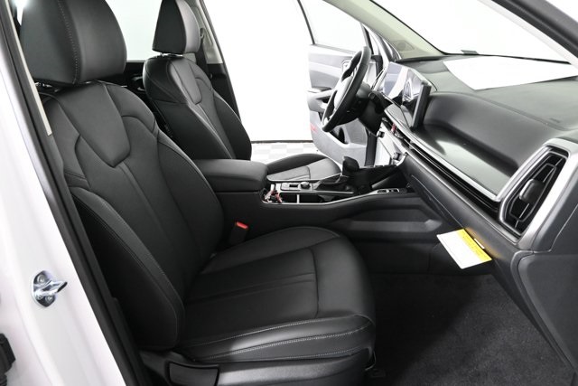 new 2025 Kia Sorento car, priced at $37,048