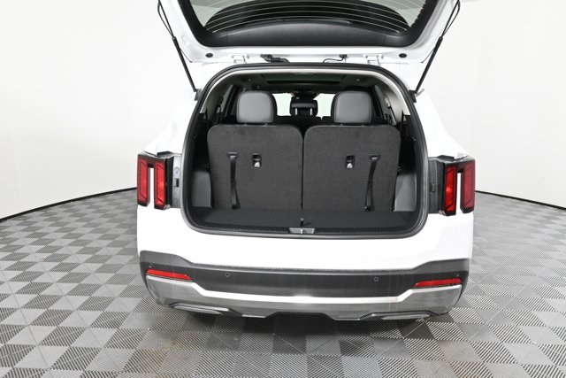 new 2025 Kia Sorento car, priced at $37,048