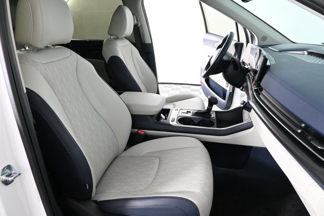used 2025 Kia Carnival car, priced at $43,655