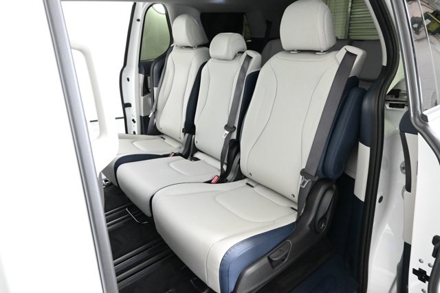 used 2025 Kia Carnival car, priced at $43,655