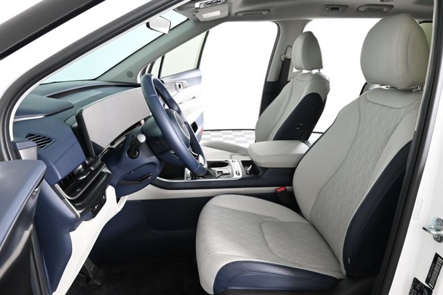 used 2025 Kia Carnival car, priced at $43,655