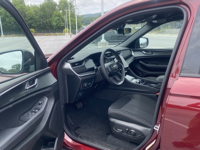 new 2025 Jeep Grand Cherokee car, priced at $36,451