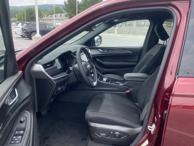 new 2025 Jeep Grand Cherokee car, priced at $36,451
