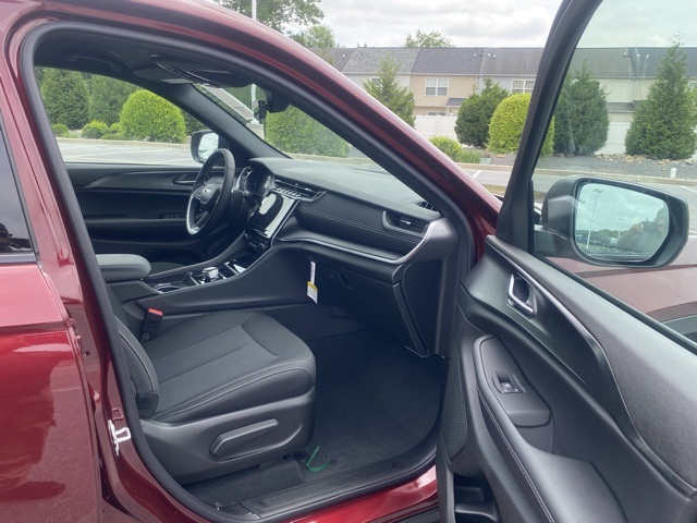 new 2025 Jeep Grand Cherokee car, priced at $36,451