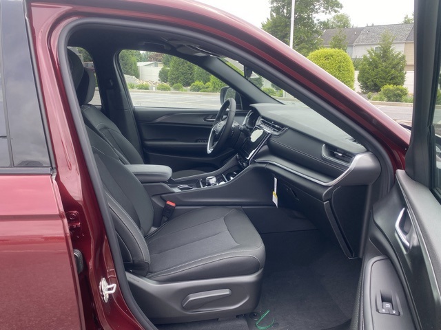 new 2025 Jeep Grand Cherokee car, priced at $36,451