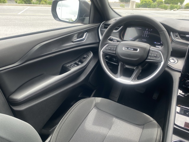 new 2025 Jeep Grand Cherokee car, priced at $36,451