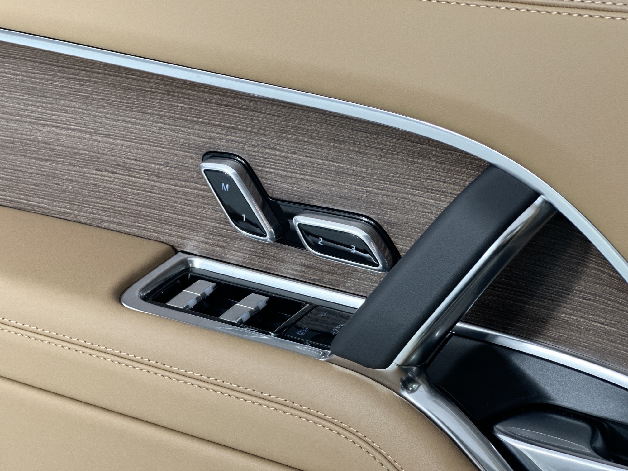 new 2025 Land Rover Range Rover car, priced at $142,130