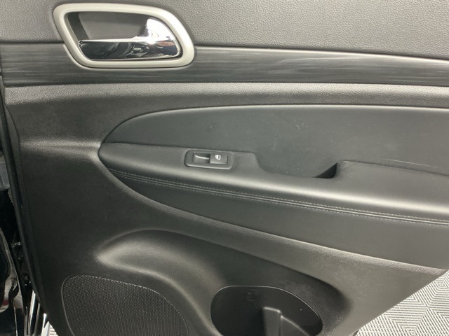 used 2021 Jeep Grand Cherokee car, priced at $24,636