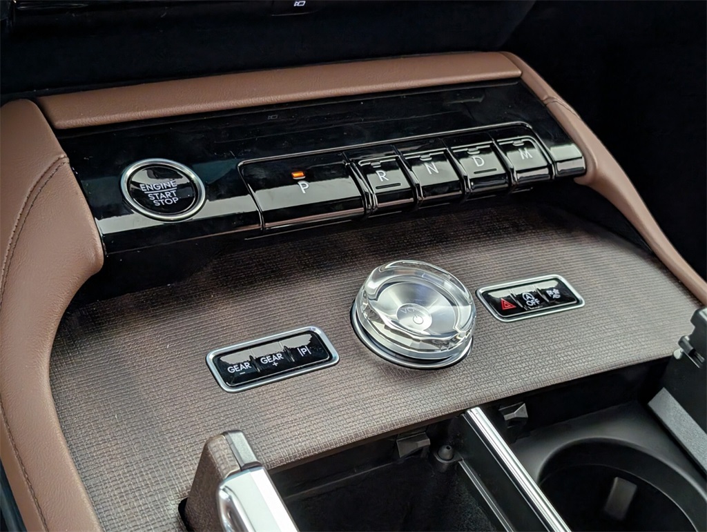 new 2025 Lincoln Navigator car, priced at $103,717
