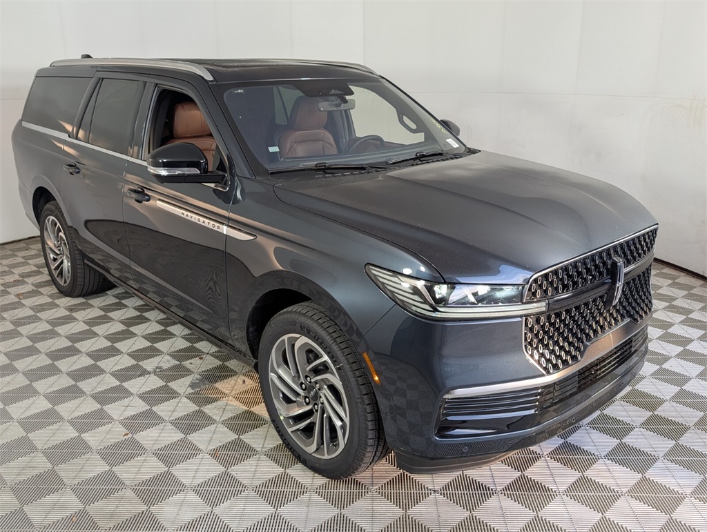 new 2025 Lincoln Navigator car, priced at $103,717