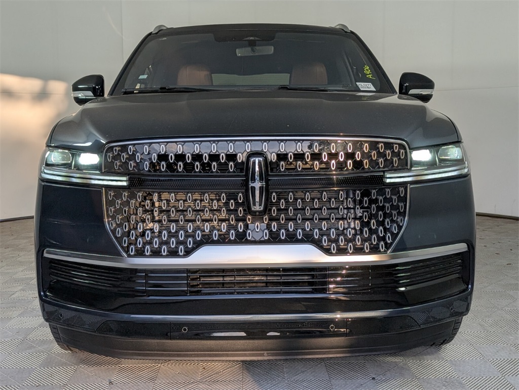 new 2025 Lincoln Navigator car, priced at $103,717