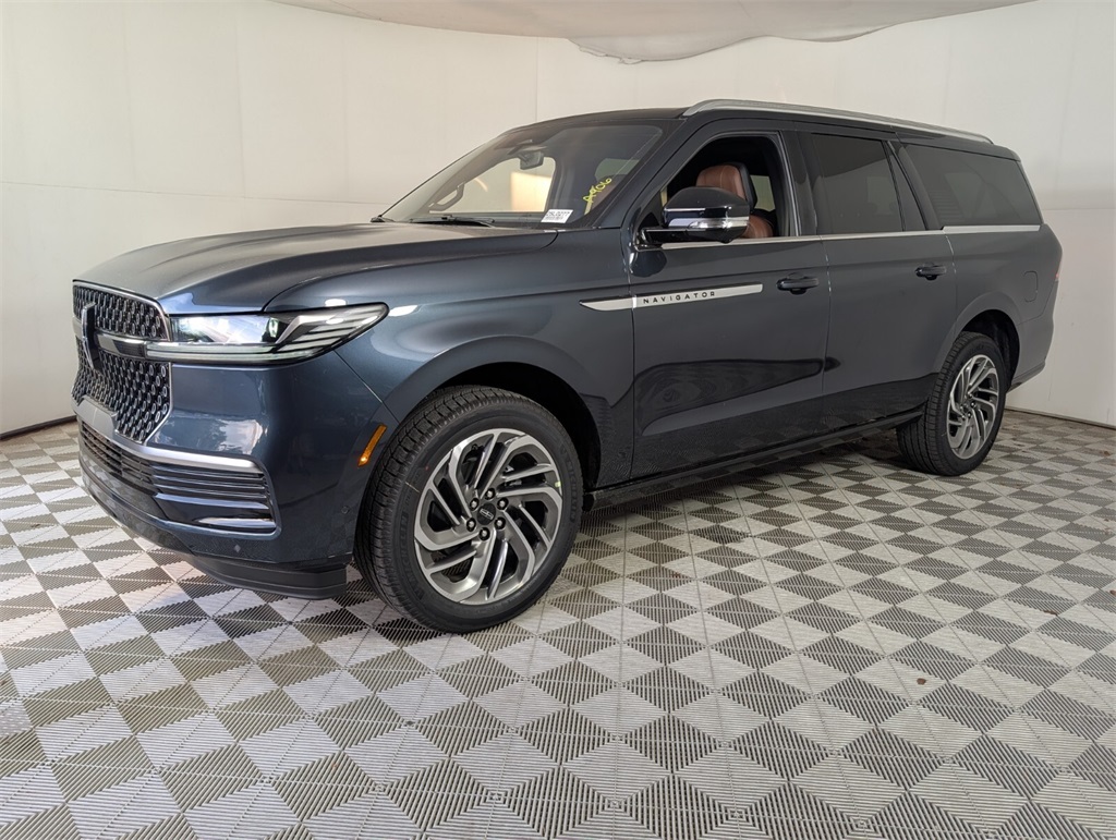new 2025 Lincoln Navigator car, priced at $103,717
