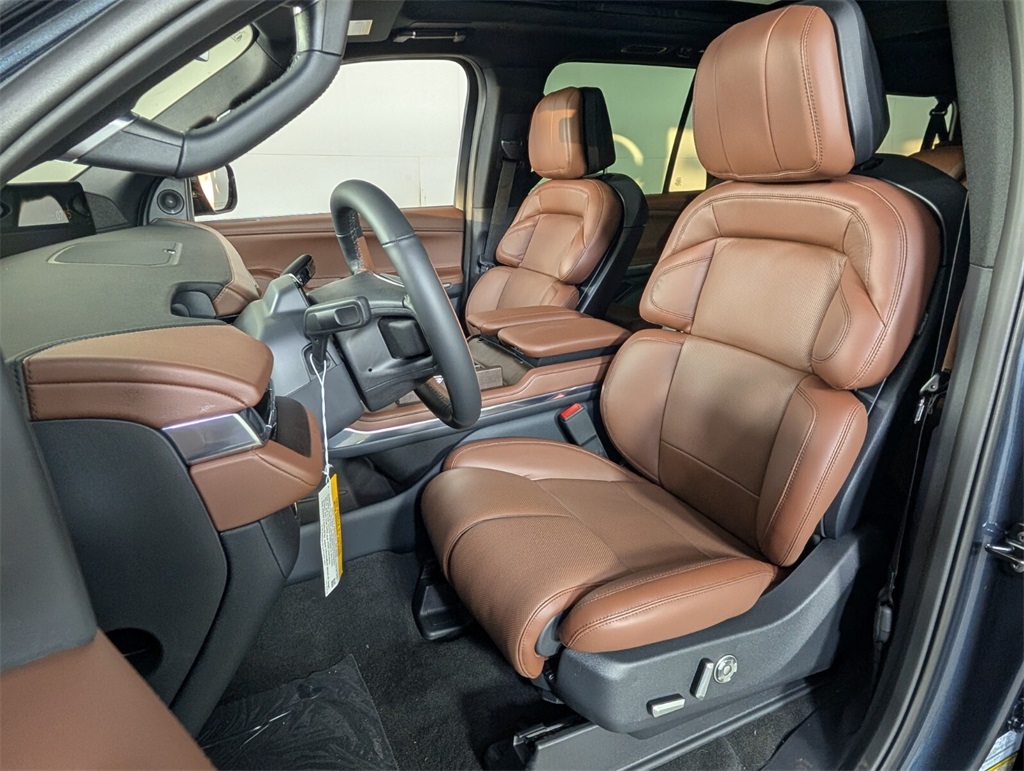 new 2025 Lincoln Navigator car, priced at $103,717