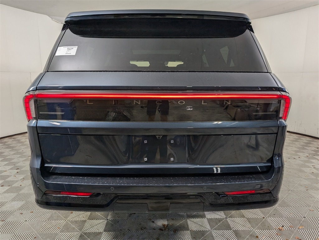 new 2025 Lincoln Navigator car, priced at $103,717