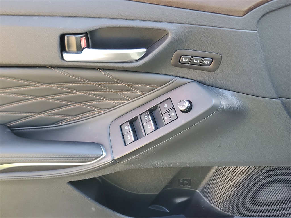 used 2021 Toyota Avalon Hybrid car, priced at $26,495