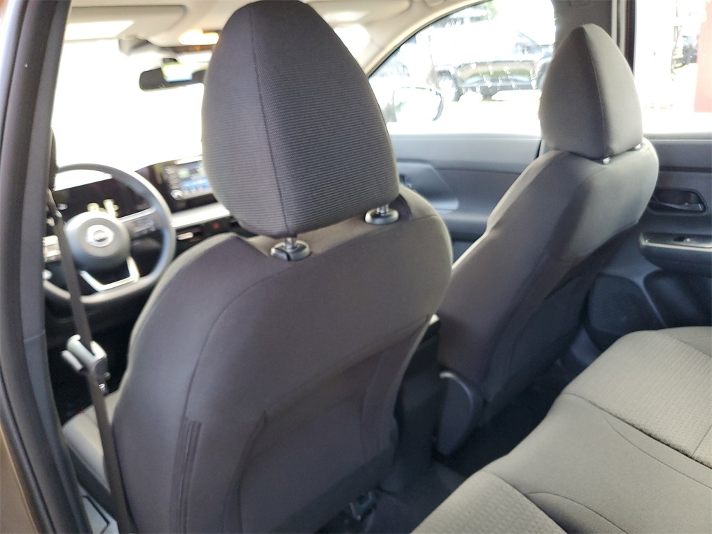 used 2025 Nissan Kicks car