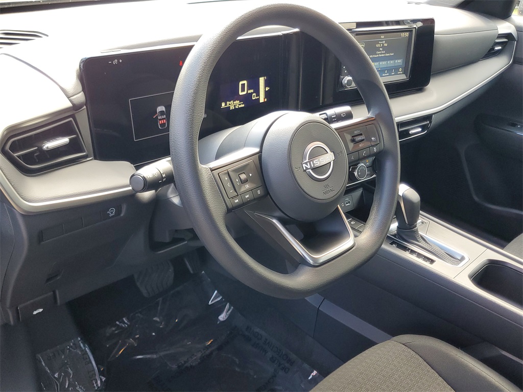 used 2025 Nissan Kicks car
