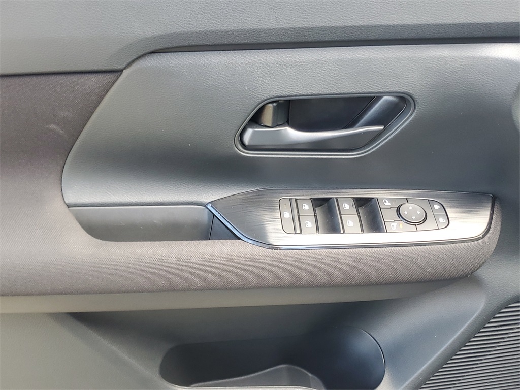 used 2025 Nissan Kicks car