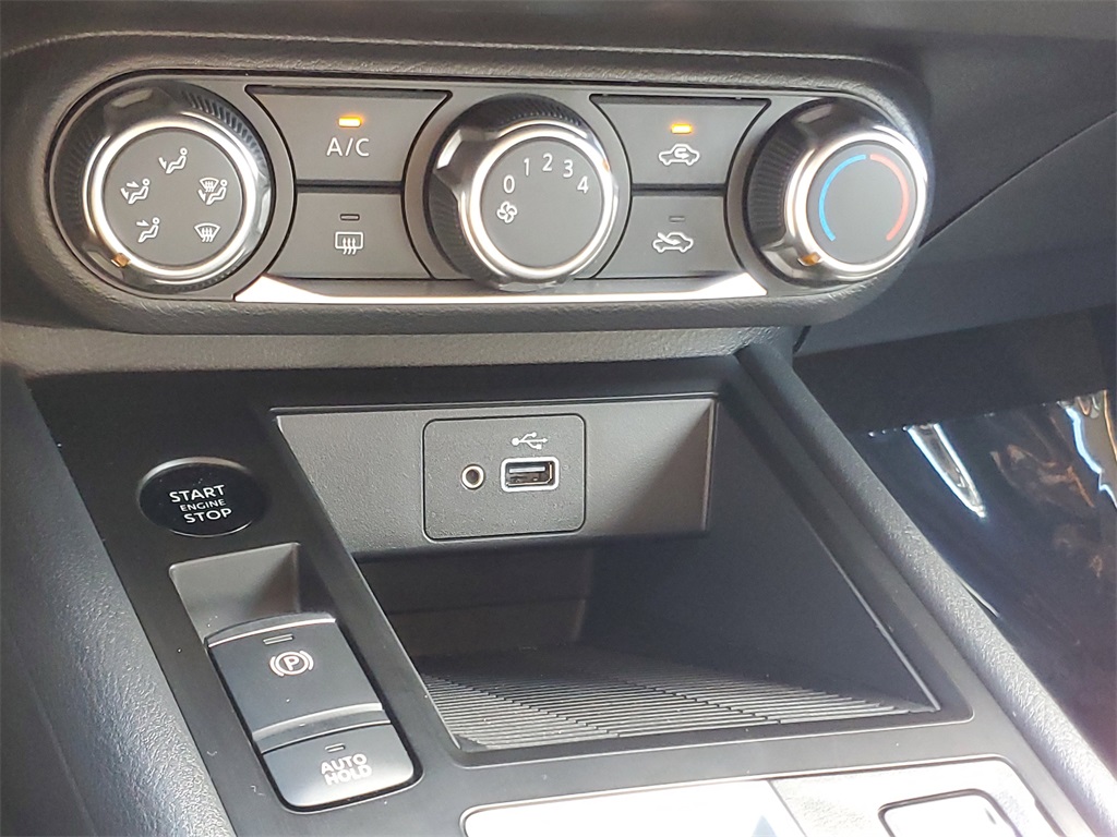 used 2025 Nissan Kicks car